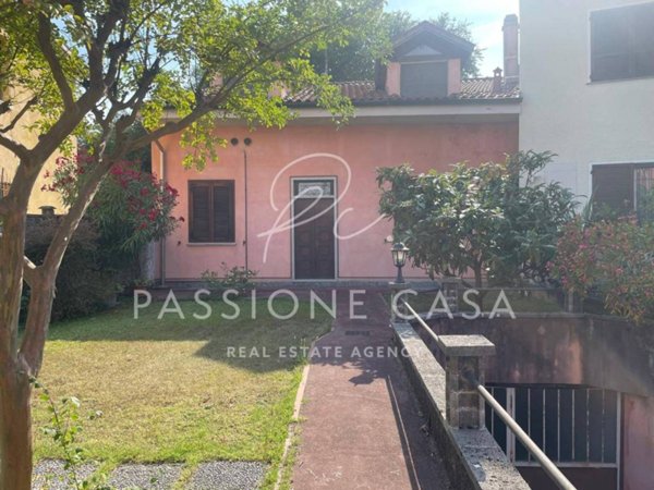 casa indipendente in vendita a Segrate in zona Rovagnasco