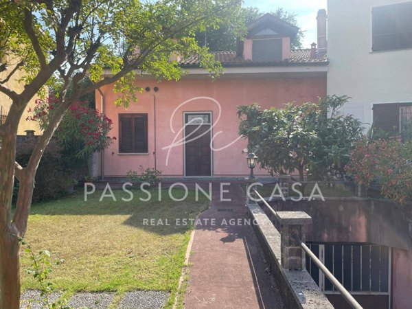casa indipendente in vendita a Segrate in zona Rovagnasco