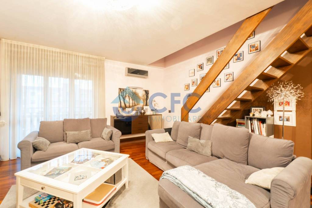 appartamento in vendita a Segrate in zona Redecesio