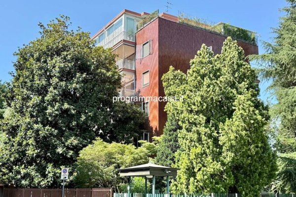 appartamento in vendita a Segrate in zona Redecesio