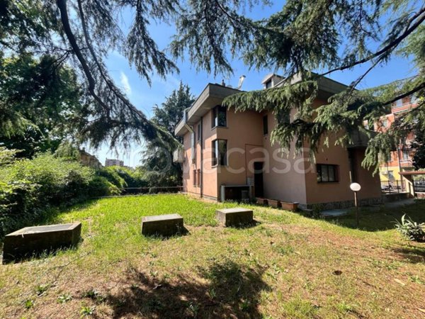 appartamento in vendita a Segrate in zona Redecesio