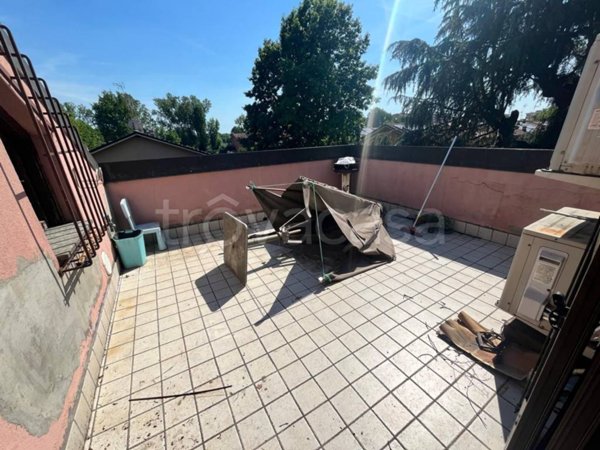 appartamento in vendita a Segrate in zona Redecesio