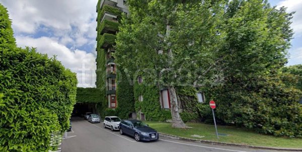 locale commerciale in vendita a Segrate in zona Milano San Felice