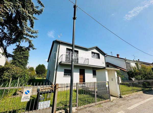 casa indipendente in vendita a Segrate in zona Rovagnasco