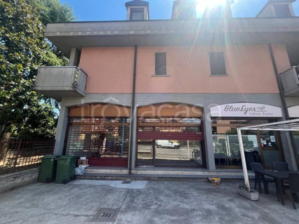 negozio in vendita a Segrate in zona Redecesio