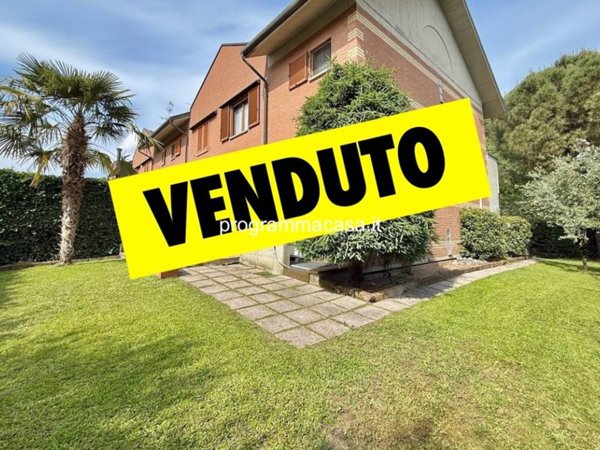 casa indipendente in vendita a Segrate in zona Rovagnasco