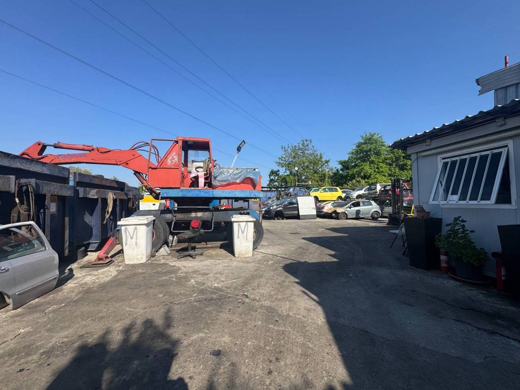negozio in vendita a Segrate in zona Rovagnasco