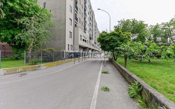 appartamento in vendita a Segrate in zona Redecesio