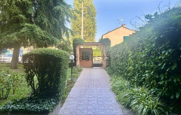 appartamento in vendita a Segrate in zona Redecesio