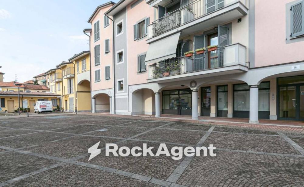 negozio in vendita a Segrate in zona Rovagnasco