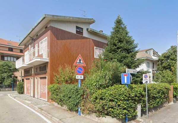 casa indipendente in vendita a Segrate in zona Redecesio