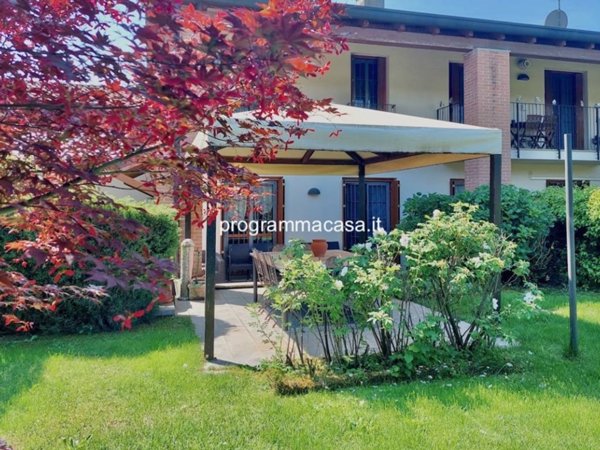casa indipendente in vendita a Segrate in zona Rovagnasco