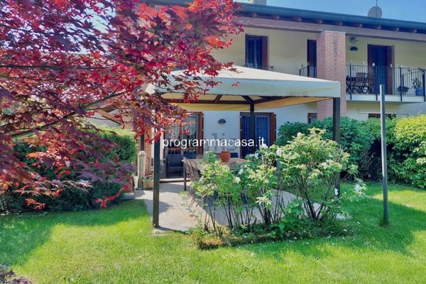 casa indipendente in vendita a Segrate in zona Rovagnasco