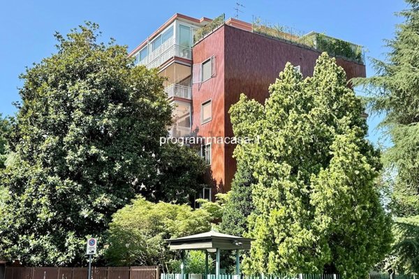 appartamento in vendita a Segrate in zona Redecesio