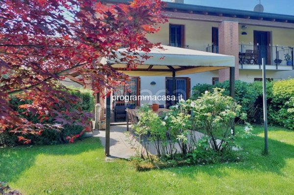 casa indipendente in vendita a Segrate in zona Rovagnasco