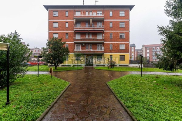 appartamento in vendita a Segrate in zona Redecesio