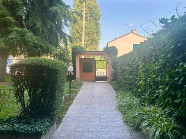 appartamento in vendita a Segrate in zona Redecesio