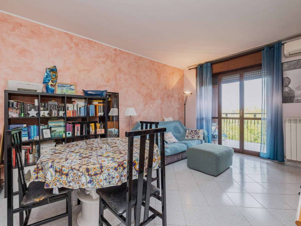 appartamento in vendita a Segrate in zona Redecesio