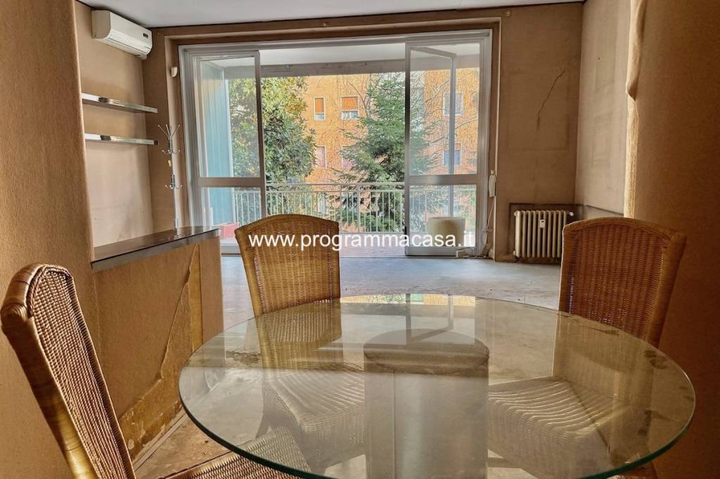 appartamento in vendita a Segrate in zona Redecesio