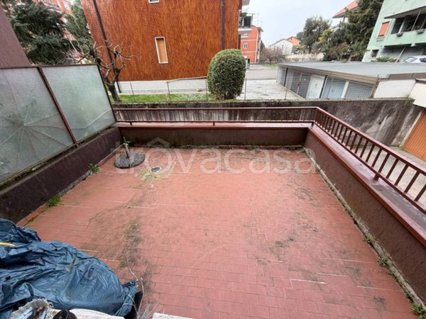 appartamento in vendita a Segrate in zona Redecesio