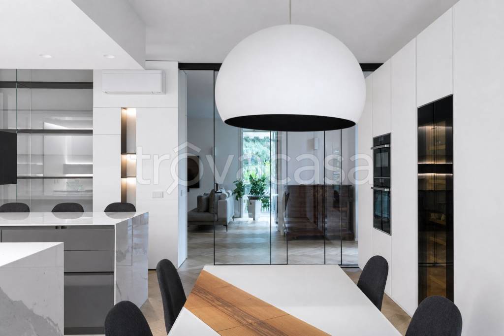 appartamento in vendita a Segrate in zona Milano 2
