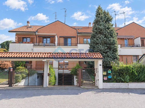 casa indipendente in vendita a Segrate in zona Rovagnasco