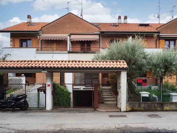 casa indipendente in vendita a Segrate in zona Rovagnasco