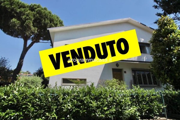 casa indipendente in vendita a Segrate in zona Rovagnasco