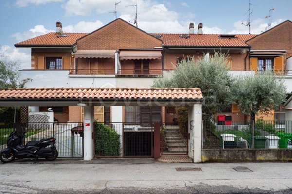 casa indipendente in vendita a Segrate in zona Rovagnasco