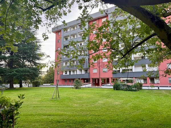 appartamento in vendita a Segrate in zona Rovagnasco
