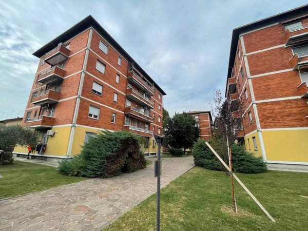 appartamento in vendita a Segrate in zona Redecesio