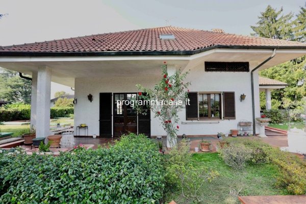 casa indipendente in vendita a Segrate in zona Rovagnasco