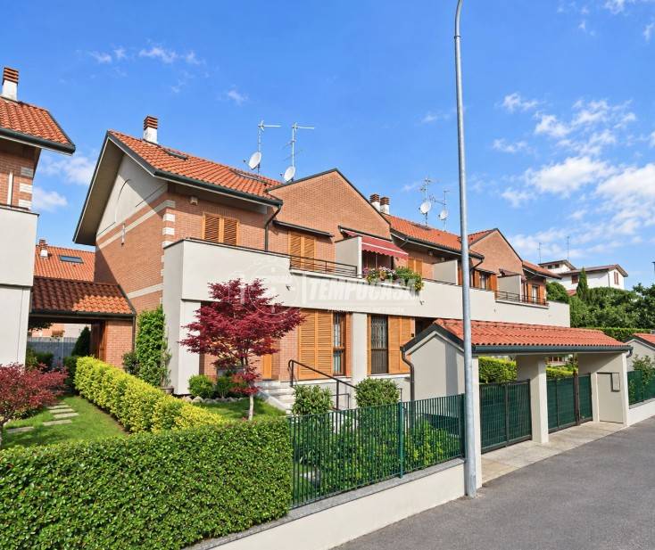 casa indipendente in vendita a Segrate in zona Rovagnasco
