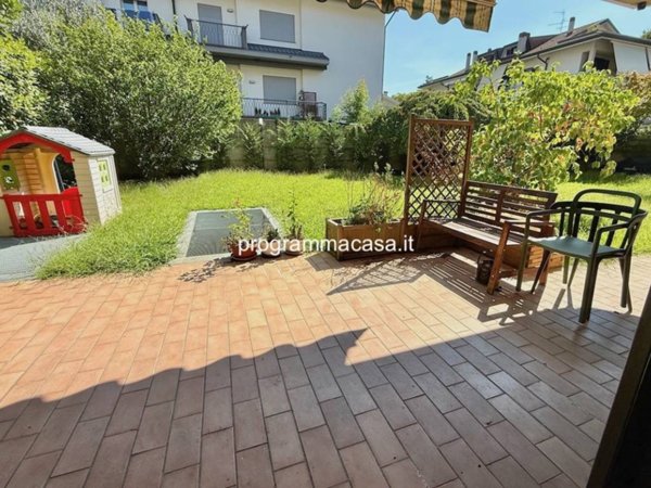 appartamento in vendita a Segrate in zona Redecesio