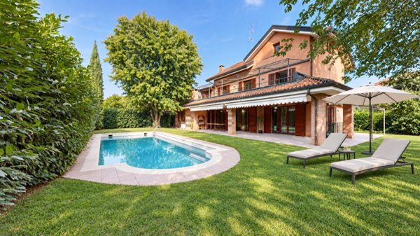 casa indipendente in vendita a Segrate in zona Rovagnasco