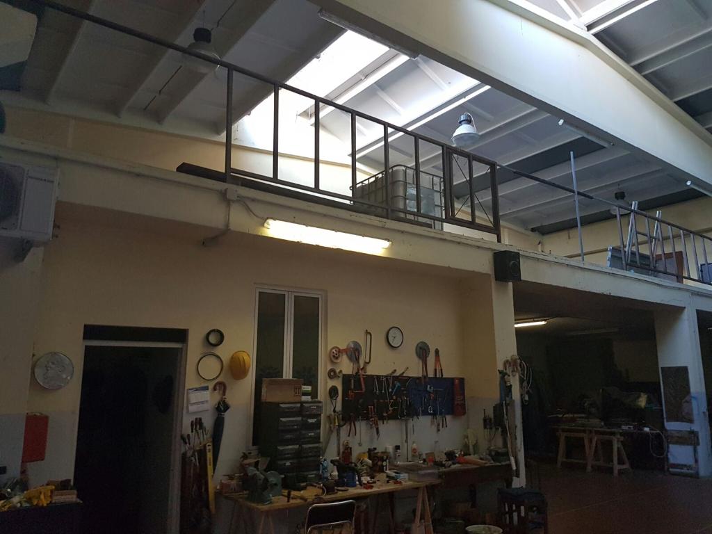 capannone in vendita a Segrate in zona Novegro