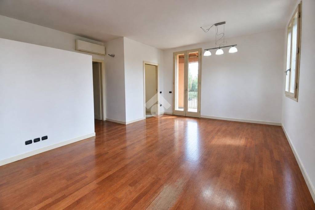 appartamento in vendita a Segrate in zona Redecesio