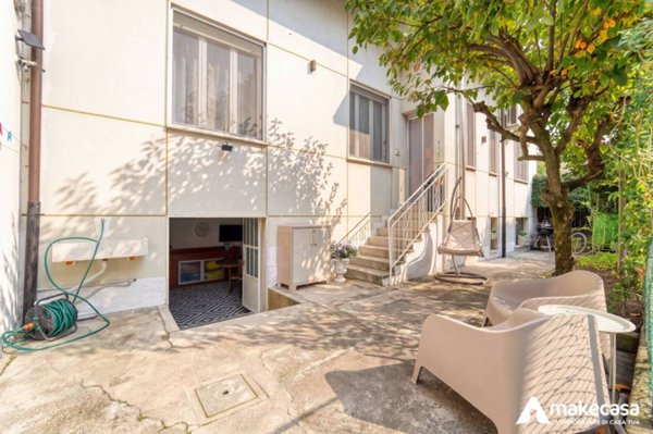 casa indipendente in vendita a Segrate in zona Rovagnasco