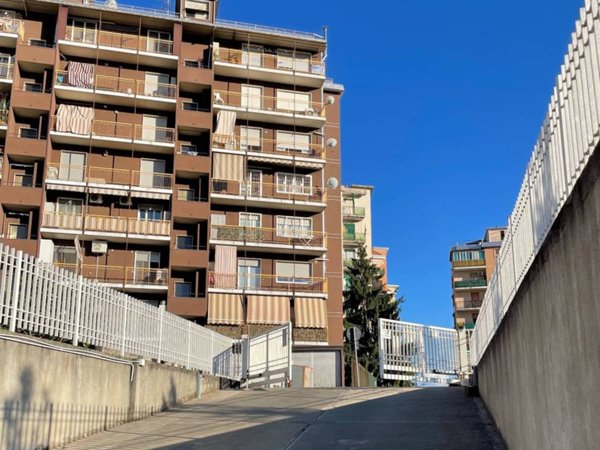 locale commerciale in vendita a Senago