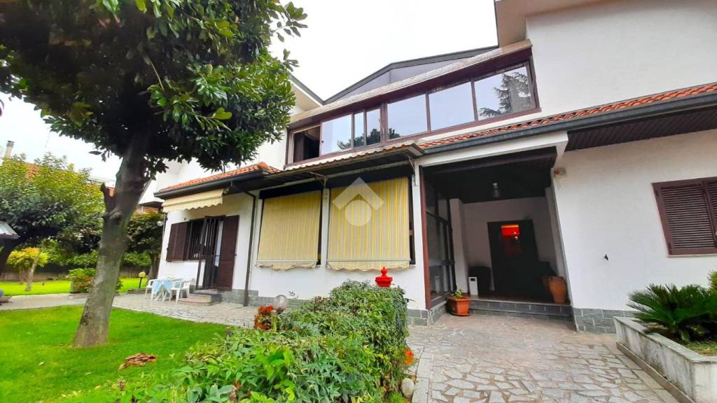 casa indipendente in vendita a Senago