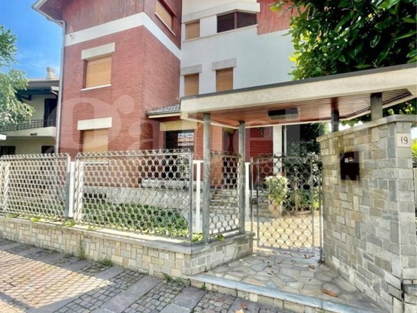 casa indipendente in vendita a Senago