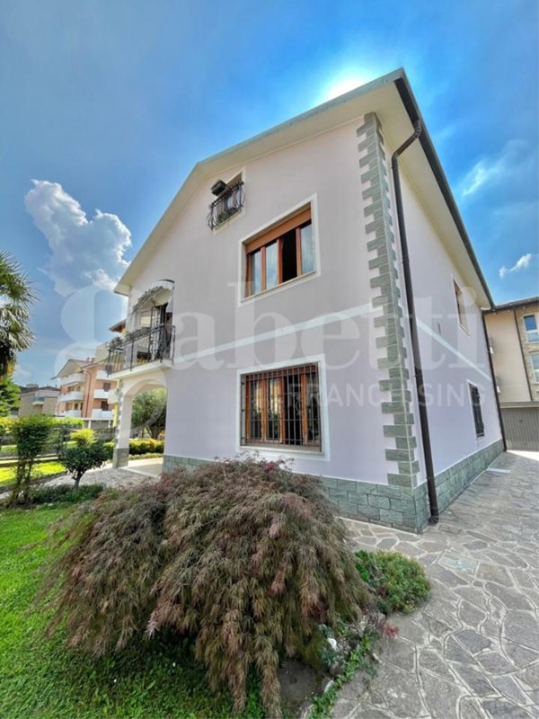 casa indipendente in vendita a Senago