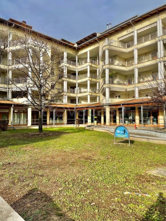 negozio in vendita a Senago