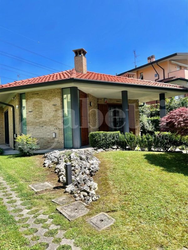 casa indipendente in vendita a Senago