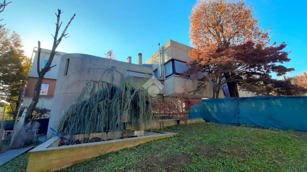 casa indipendente in vendita a Senago