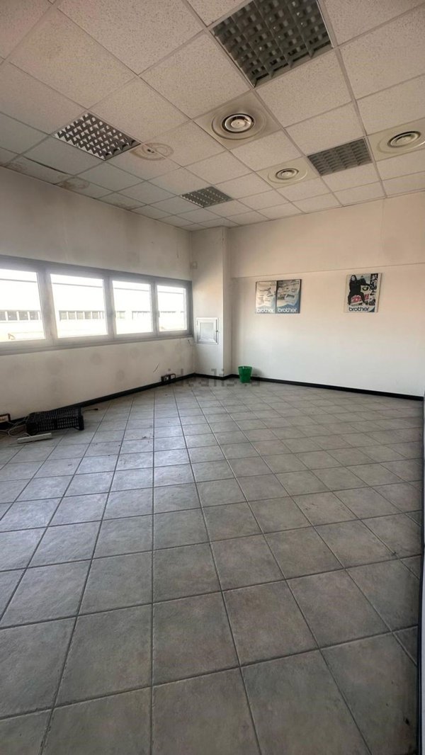 capannone in vendita a Senago