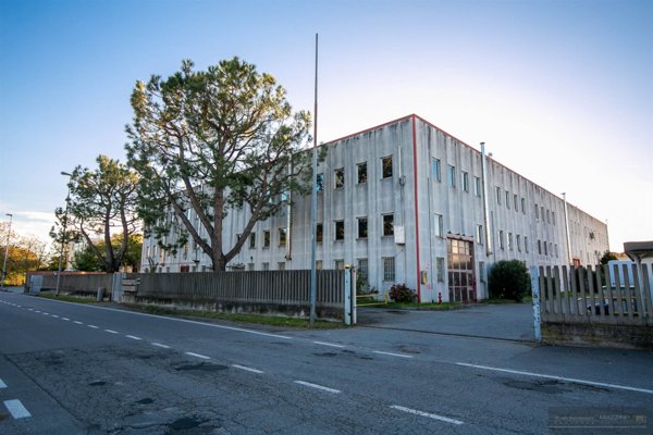 ufficio in vendita a Senago