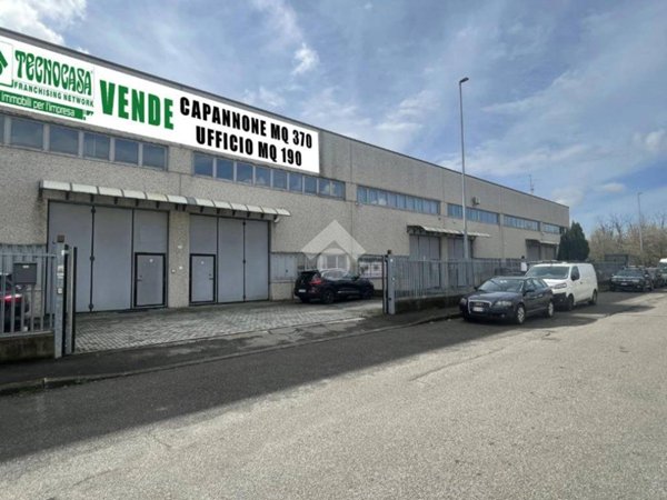 locale commerciale in vendita a Senago