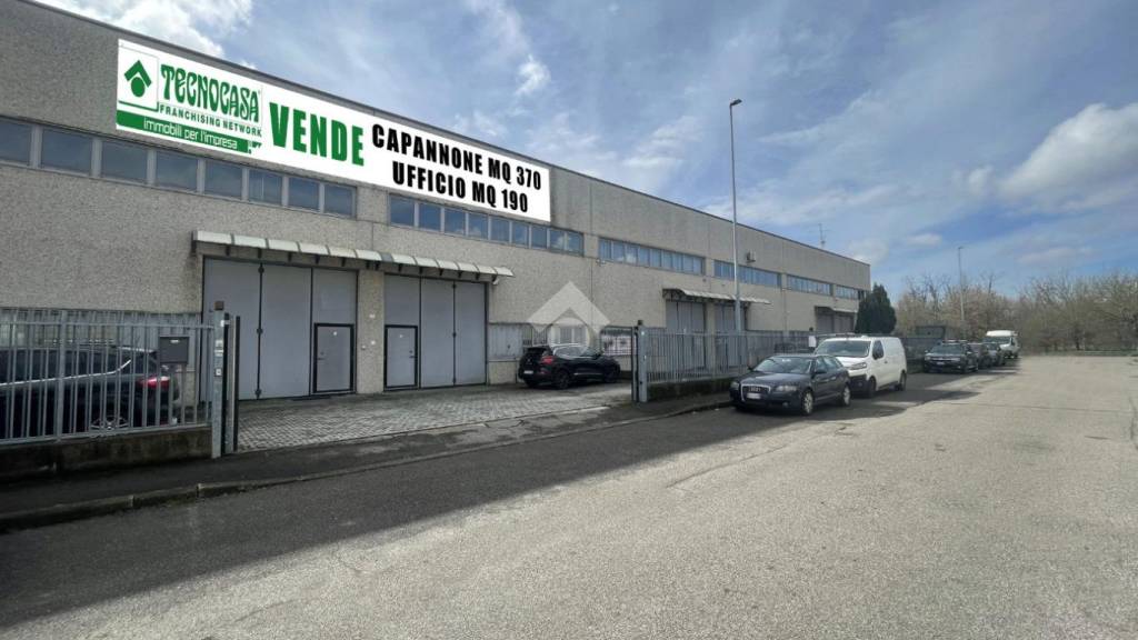 locale commerciale in vendita a Senago
