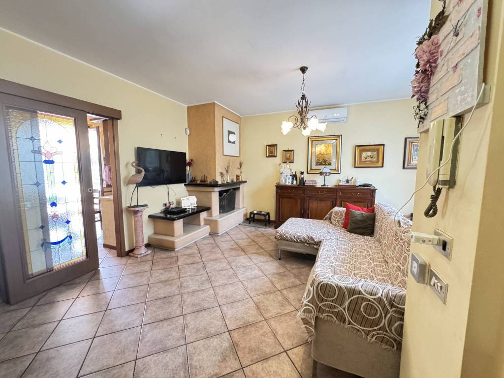 casa indipendente in vendita a Senago